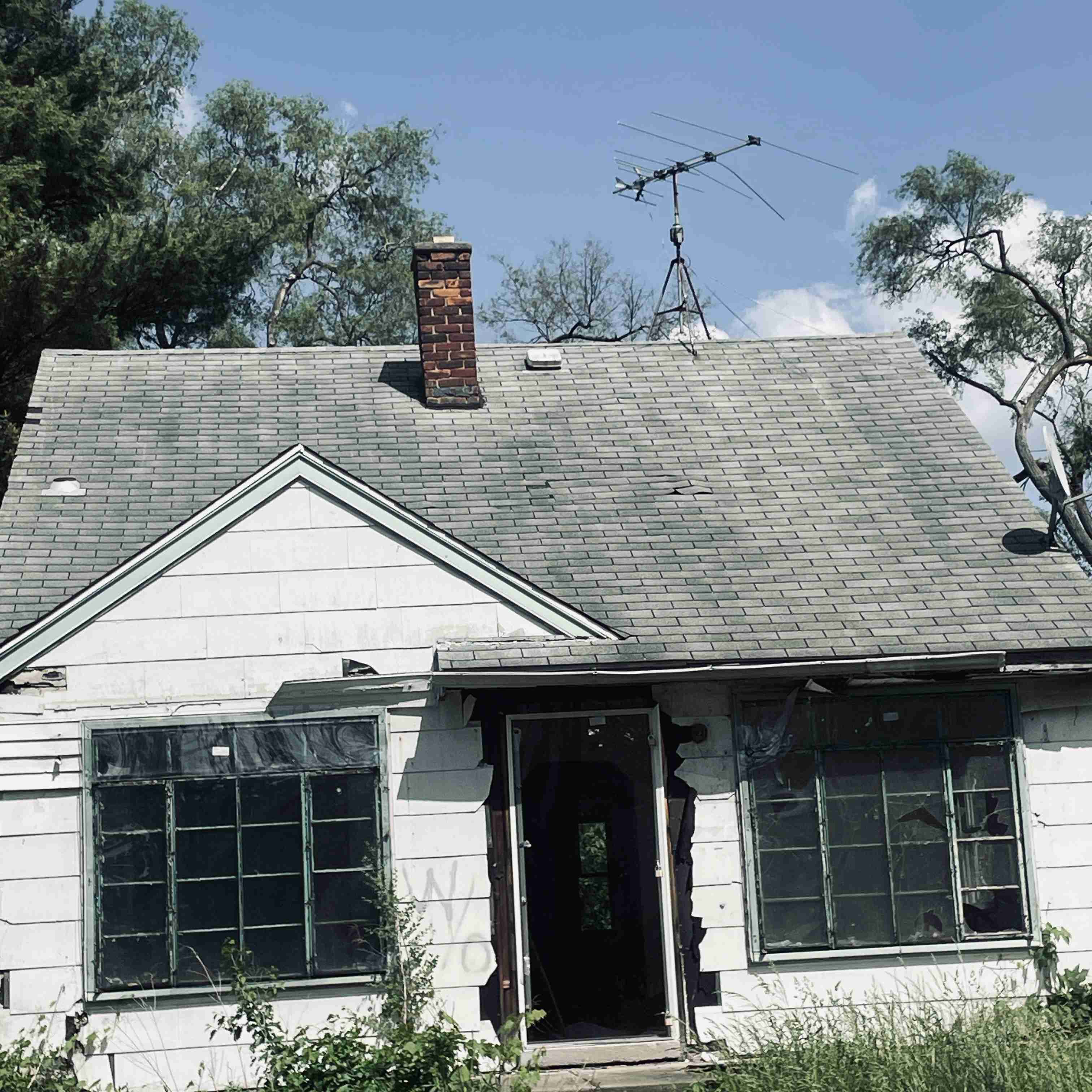 19220 Albany St (6).jpg